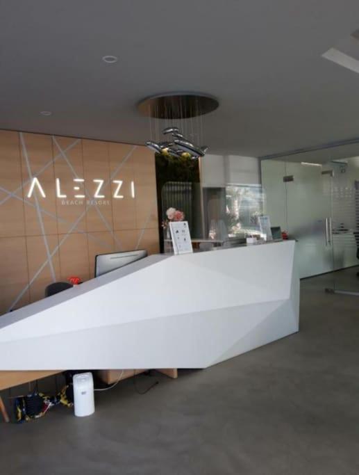 Alezzy Beach Apartament Prima Linie La Mare Navodari Ngoại thất bức ảnh